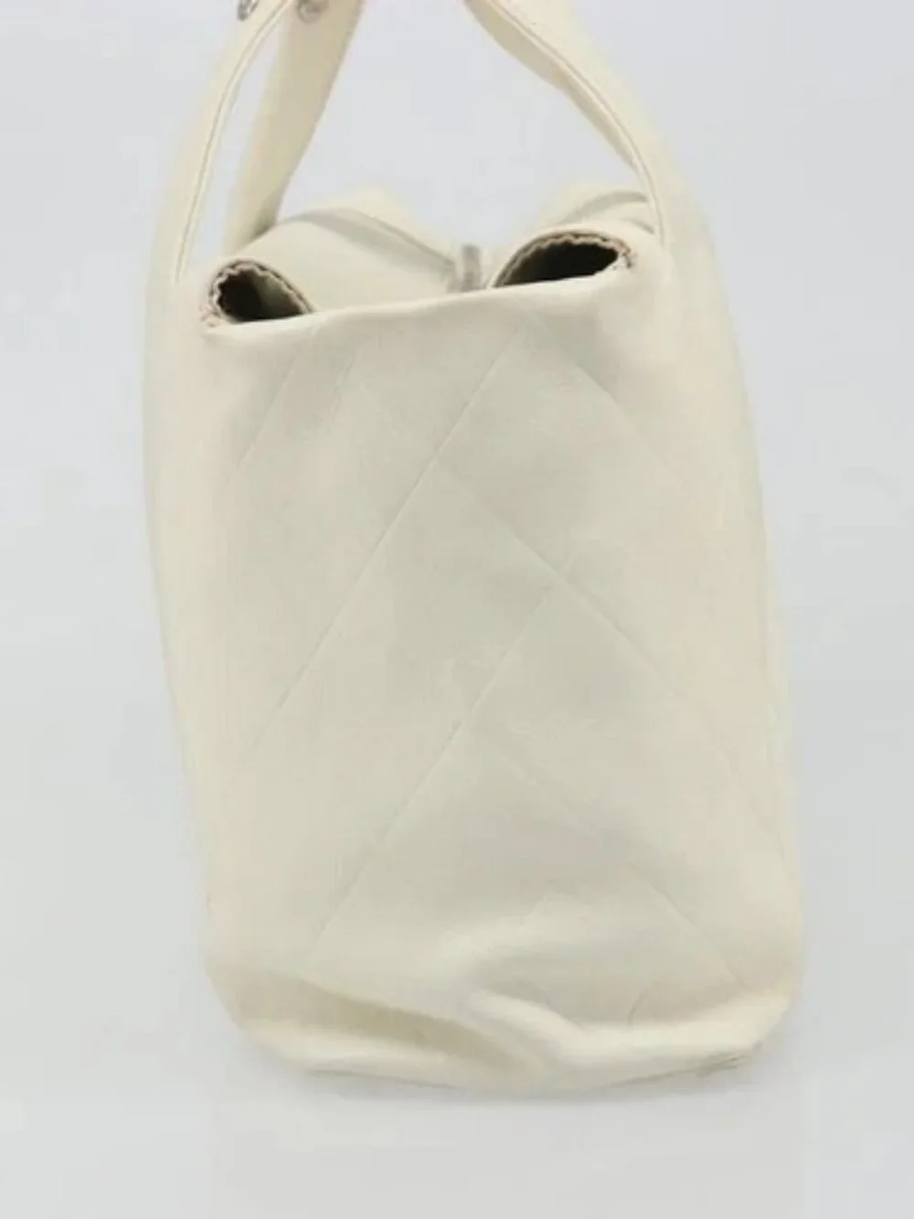 CHANEL V Stitch Hand Bag Lamb Skin White Silver CC Auth BA13606V
